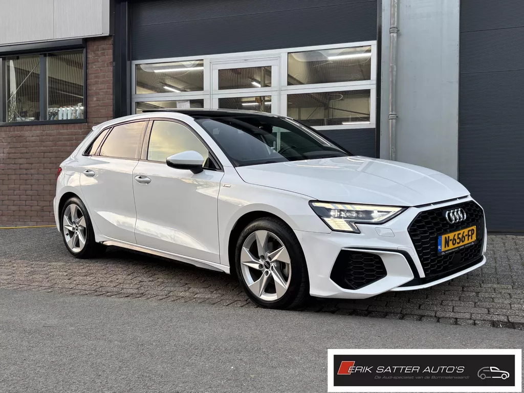 Audi A3 Sportback 30 TFSI S edition Black optic| Matrix Led| Panoramadak| App| Carplay| Private glass