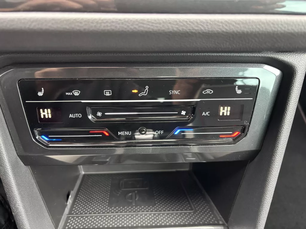 Volkswagen Tiguan 1.5 TSI Elegance Urban Sport | HUD| Led| Panoramadak| Stoelverw.| Harman Kardon| Trekhaak| Keyless Volkswagen Tiguan 1.5 TSI Elegance Urban Sport | HUD| Led| Panoramadak| Stoelverw.| Harman Kardon| Trekhaak| Keyless