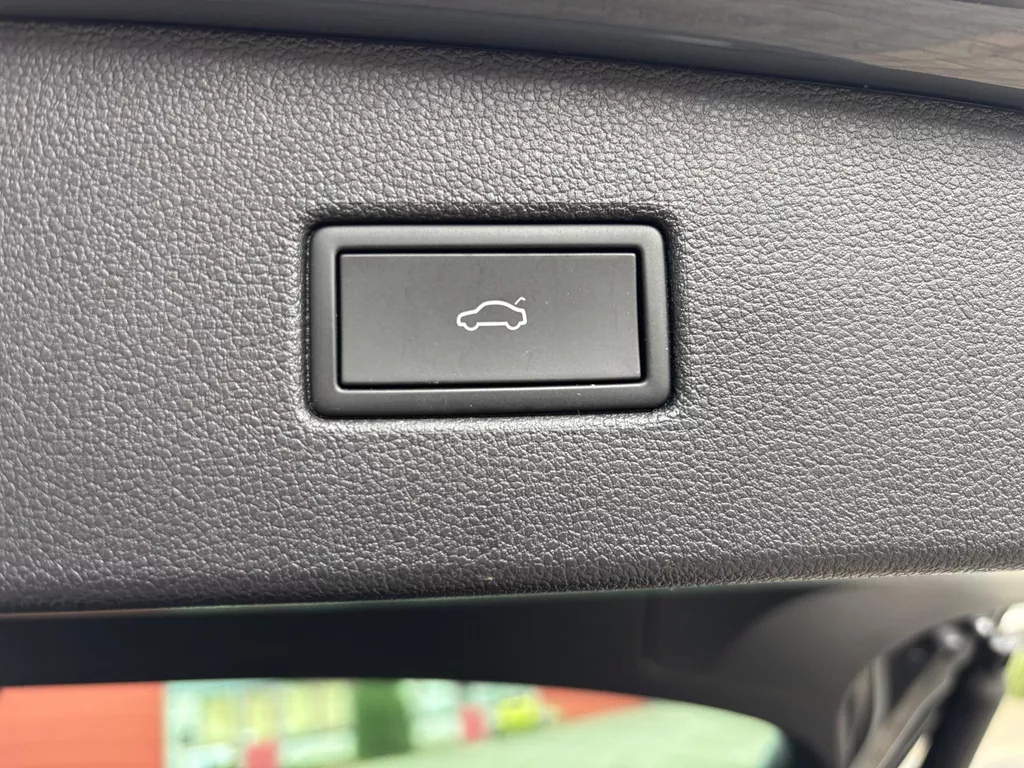 Volkswagen Tiguan 1.5 TSI Elegance Urban Sport | HUD| Led| Panoramadak| Stoelverw.| Harman Kardon| Trekhaak| Keyless Volkswagen Tiguan 1.5 TSI Elegance Urban Sport | HUD| Led| Panoramadak| Stoelverw.| Harman Kardon| Trekhaak| Keyless