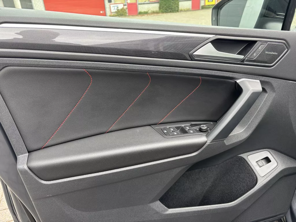 Volkswagen Tiguan 1.5 TSI Elegance Urban Sport | HUD| Led| Panoramadak| Stoelverw.| Harman Kardon| Trekhaak| Keyless Volkswagen Tiguan 1.5 TSI Elegance Urban Sport | HUD| Led| Panoramadak| Stoelverw.| Harman Kardon| Trekhaak| Keyless