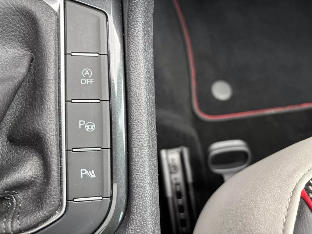 Volkswagen Tiguan 1.5 TSI Elegance Urban Sport | HUD| Led| Panoramadak| Stoelverw.| Harman Kardon| Trekhaak| Keyless Volkswagen Tiguan 1.5 TSI Elegance Urban Sport | HUD| Led| Panoramadak| Stoelverw.| Harman Kardon| Trekhaak| Keyless