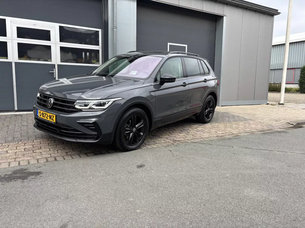 Volkswagen Tiguan 1.5 TSI Elegance Urban Sport | HUD| Led| Panoramadak| Stoelverw.| Harman Kardon| Trekhaak| Keyless Volkswagen Tiguan 1.5 TSI Elegance Urban Sport | HUD| Led| Panoramadak| Stoelverw.| Harman Kardon| Trekhaak| Keyless