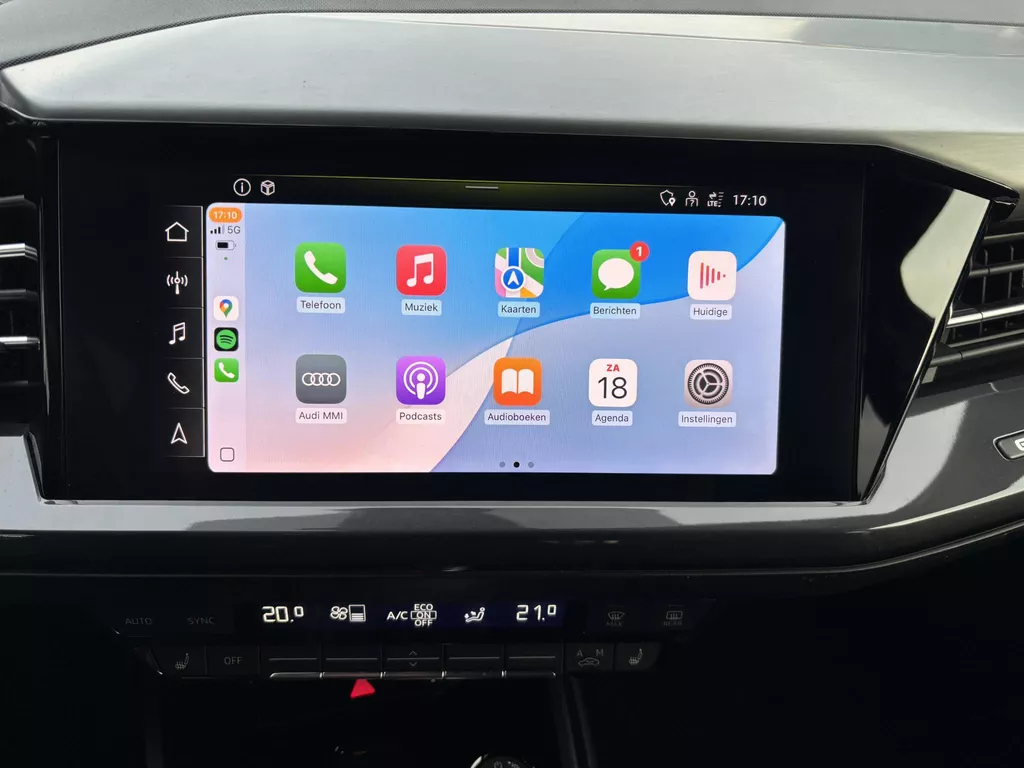 Audi Q4 e-tron 40 Launch edition S Competition 77 kWh trekhaak inklapbaar |Warmtepomp | PDC V+A | voorverwarming| Carplay Audi Q4 e-tron 40 Launch edition S Competition 77 kWh trekhaak inklapbaar |Warmtepomp | PDC V+A | voorverwarming| Carplay