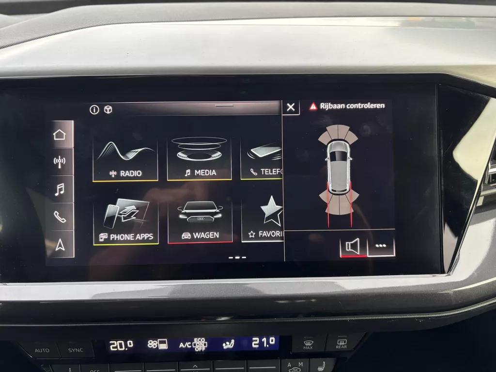 Audi Q4 e-tron 40 Launch edition S Competition 77 kWh trekhaak inklapbaar |Warmtepomp | PDC V+A | voorverwarming| Carplay Audi Q4 e-tron 40 Launch edition S Competition 77 kWh trekhaak inklapbaar |Warmtepomp | PDC V+A | voorverwarming| Carplay