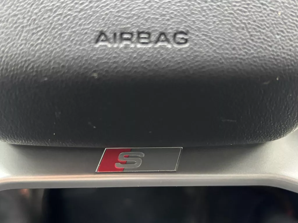 Audi Q4 e-tron 40 Launch edition S Competition 77 kWh trekhaak inklapbaar |Warmtepomp | PDC V+A | voorverwarming| Carplay Audi Q4 e-tron 40 Launch edition S Competition 77 kWh trekhaak inklapbaar |Warmtepomp | PDC V+A | voorverwarming| Carplay