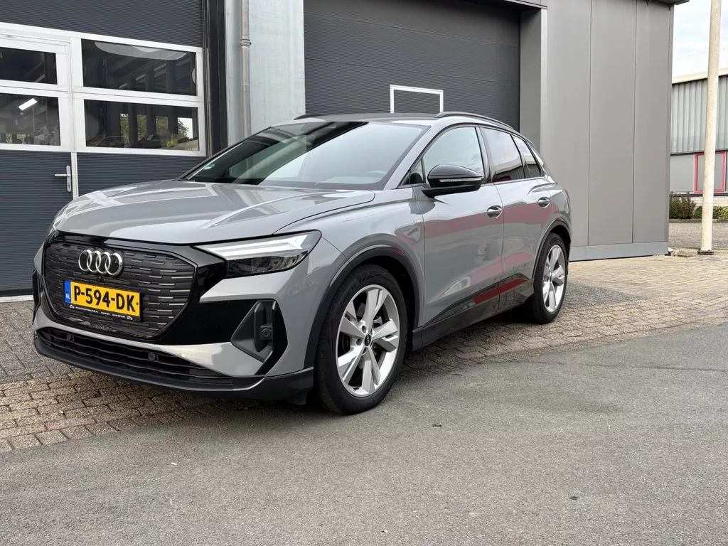 Audi Q4 e-tron 40 Launch edition S Competition 77 kWh trekhaak inklapbaar |Warmtepomp | PDC V+A | voorverwarming| Carplay Audi Q4 e-tron 40 Launch edition S Competition 77 kWh trekhaak inklapbaar |Warmtepomp | PDC V+A | voorverwarming| Carplay
