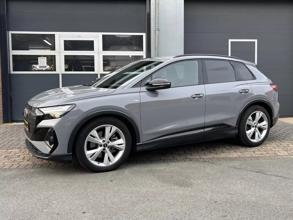 Audi Q4 e-tron 40 Launch edition S Competition 77 kWh trekhaak inklapbaar |Warmtepomp | PDC V+A | voorverwarming| Carplay Audi Q4 e-tron 40 Launch edition S Competition 77 kWh trekhaak inklapbaar |Warmtepomp | PDC V+A | voorverwarming| Carplay