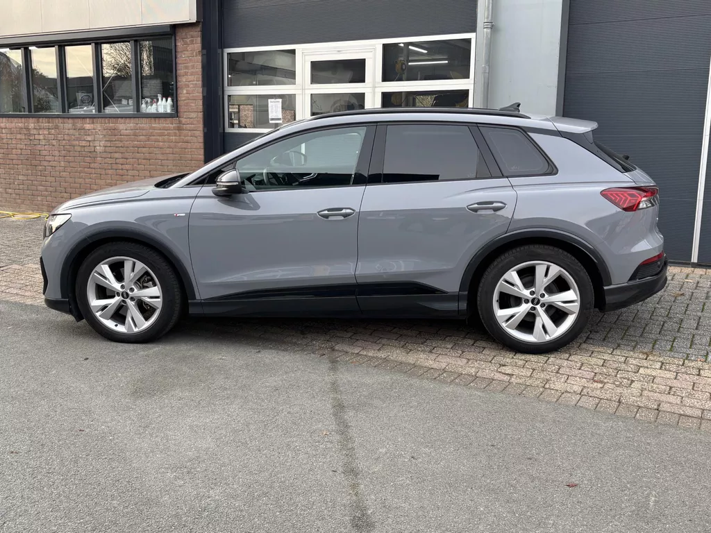 Audi Q4 e-tron 40 Launch edition S Competition 77 kWh trekhaak inklapbaar |Warmtepomp | PDC V+A | voorverwarming| Carplay Audi Q4 e-tron 40 Launch edition S Competition 77 kWh trekhaak inklapbaar |Warmtepomp | PDC V+A | voorverwarming| Carplay