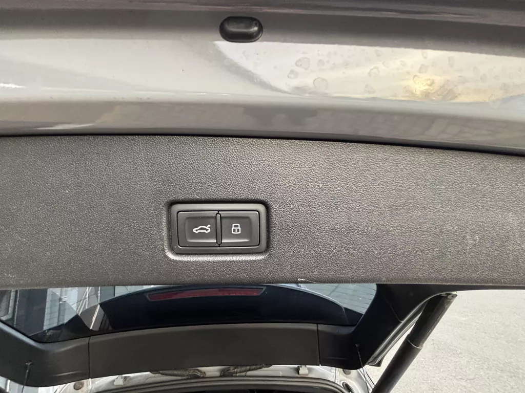 Audi Q4 e-tron 40 Launch edition S Competition 77 kWh trekhaak inklapbaar |Warmtepomp | PDC V+A | voorverwarming| Carplay Audi Q4 e-tron 40 Launch edition S Competition 77 kWh trekhaak inklapbaar |Warmtepomp | PDC V+A | voorverwarming| Carplay