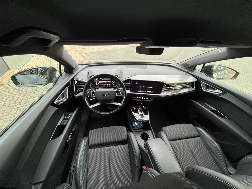 Audi Q4 e-tron 40 Launch edition S Competition 77 kWh trekhaak inklapbaar |Warmtepomp | PDC V+A | voorverwarming| Carplay Audi Q4 e-tron 40 Launch edition S Competition 77 kWh trekhaak inklapbaar |Warmtepomp | PDC V+A | voorverwarming| Carplay