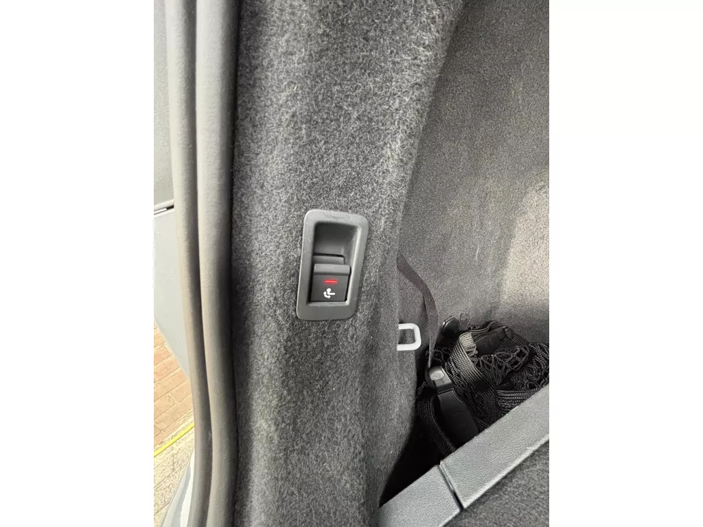 Audi Q4 e-tron 40 Launch edition S Competition 77 kWh trekhaak inklapbaar |Warmtepomp | PDC V+A | voorverwarming| Carplay Audi Q4 e-tron 40 Launch edition S Competition 77 kWh trekhaak inklapbaar |Warmtepomp | PDC V+A | voorverwarming| Carplay