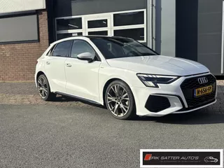 Audi A3 Sportback 30 TFSI S edition Black optic| Matrix Led| Panoramadak| App| Carplay| Private glass